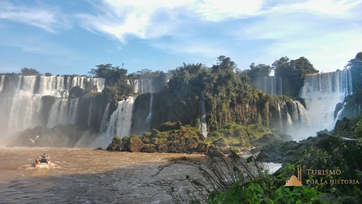 Vista desde el Paseo Inferior de las Cataratas Iguazú Argentina