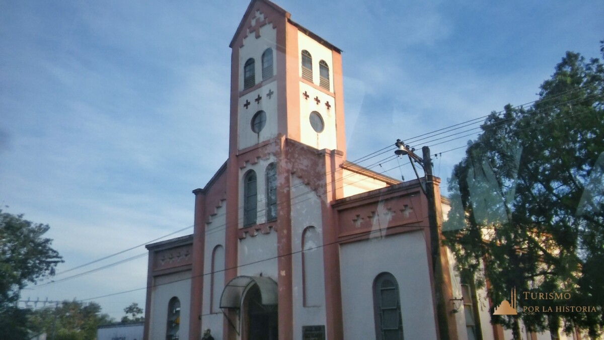 Pequeña iglesia catedral