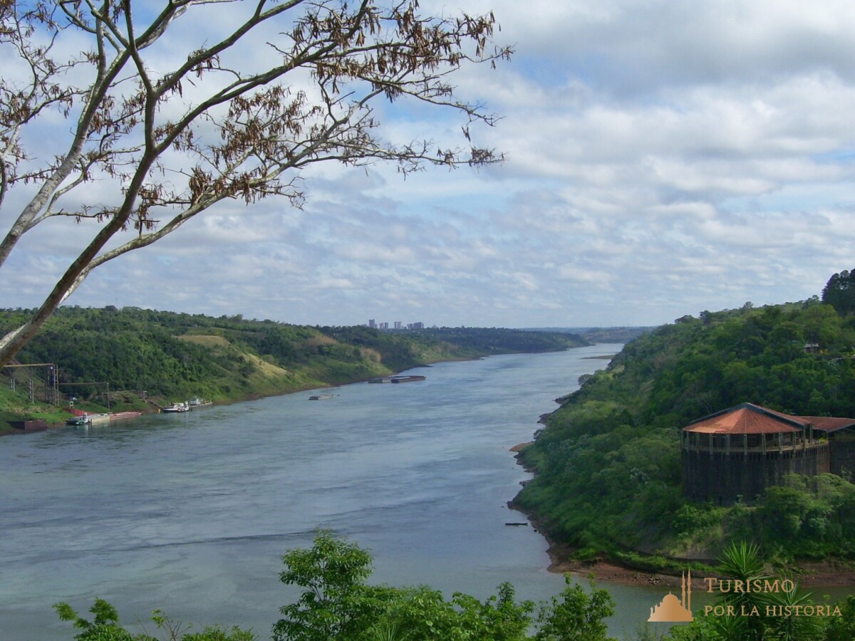 Hito tres fronteras