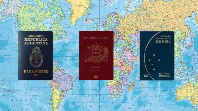 Foto de los Pasaportes de Argentina, Chile y Brasil. Son los pasaportes mas fuertes de Latinoamérica sin requerimiento de visa.